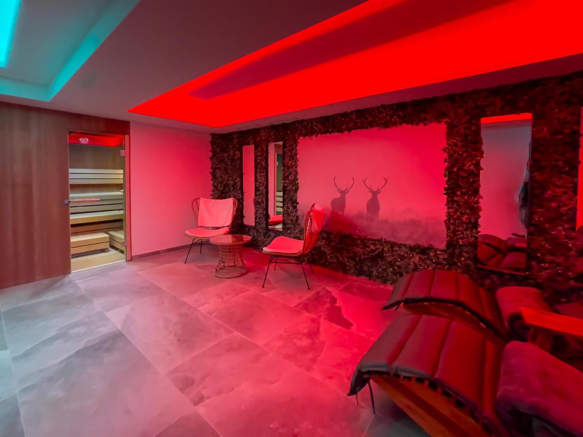 Hotel Crystal - Kitzhorn Suites St. Johann in Tirol Exterior foto